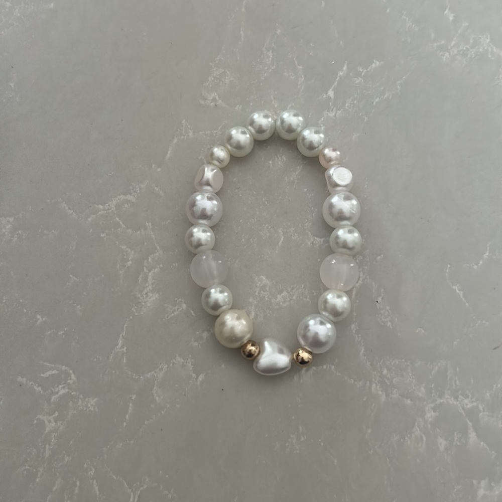 4 bracelets - Picture 3 of 6